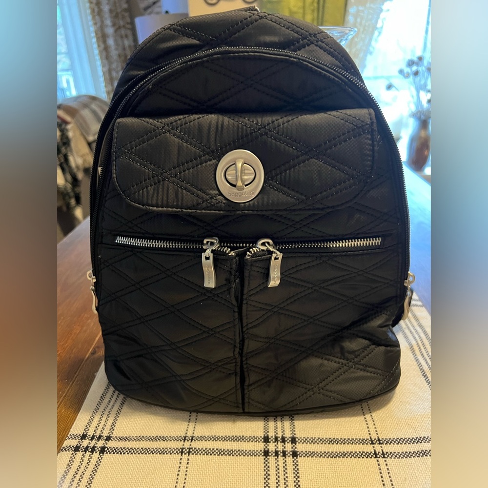 NWT Baggallini Naples Convertible Backpack Black Quilt